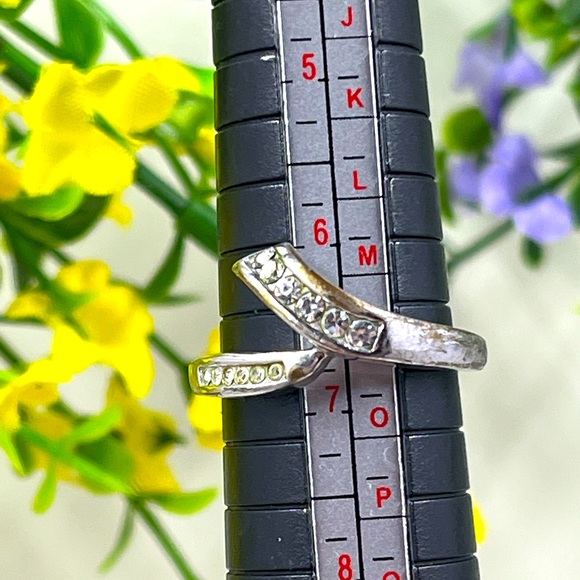 Avon Signed Abstract Silver Plated White Crystal Ring - Picture 5 of 7